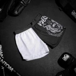 Fightshorts FUSION Muay Thai - Schwarz/Weiß -Boxing Bargain Shop Phantom Athletics EVO MMA Shorts Fusion Muay Thai Schwarz weiss 3