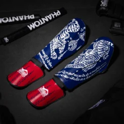 Schienbeinschutz Muay Thai - Blau -Boxing Bargain Shop Phantom Athletics Schienbeinschoner Muay Thai Striking Blau Rot 7