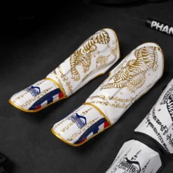 Schienbeinschutz Muay Thai - Limited Edition -Boxing Bargain Shop Phantom Athletics Schienbeinschoner Muay Thai Striking Weiss Gold 12