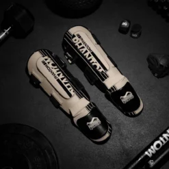 Schienbeinschutz APEX Hybrid - Sand -Boxing Bargain Shop Phantom Athletics Apex Hybrid Sand fuer Kampfsport und Sparring